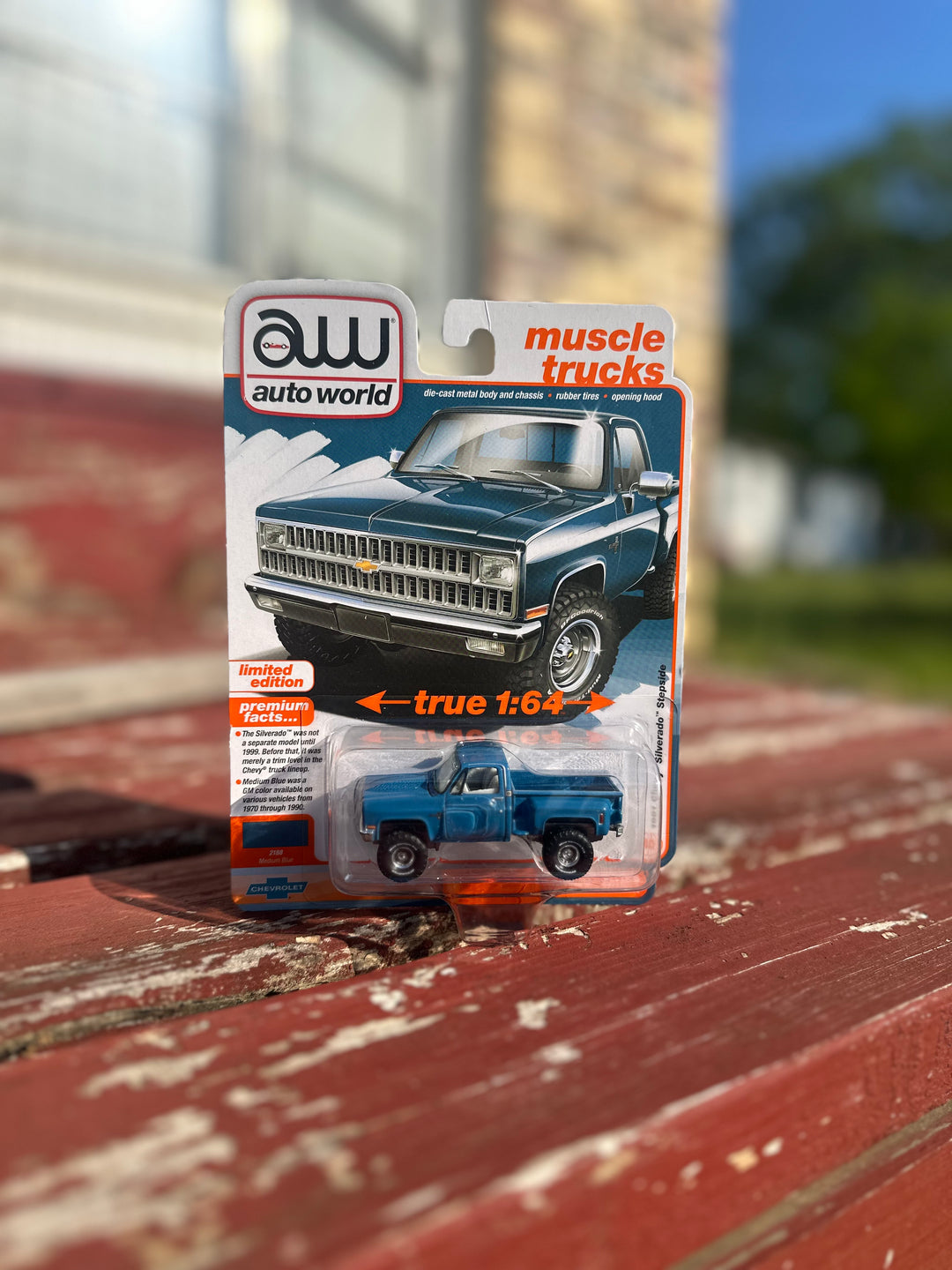 Auto World 1:64 1981 Chevrolet Silverado Stepside 10 4×4 – Medium Blue – Limited Edition