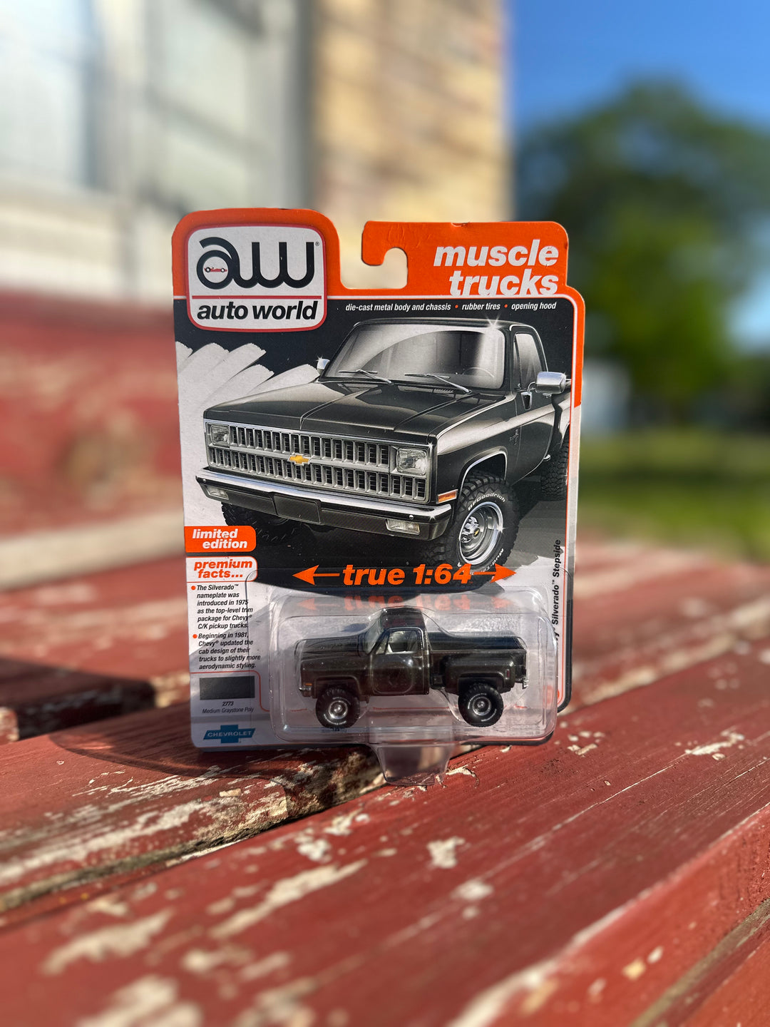 Auto World 1:64 1981 Chevrolet Silverado Stepside 10 Pickup – Medium Graystone Poly – Limited Edition